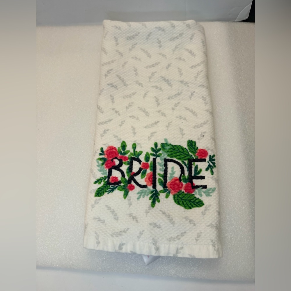 Isaac Mizrahi New York Bride Floral Hand Towel